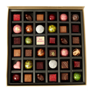 Kuldne kommikarp 36 šokolaadiga Head Sobrapaeva - Golden gift box with 36 chocolates Happy Valentine