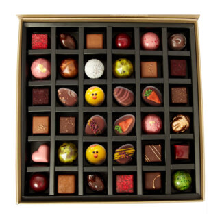 Kuldne-kommikarp-36-šokolaadiga-Lihavotted-Easter-Golden-gift-box-36-chocolates