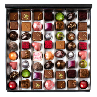 56 kommiga must karp Kallis Ema -Black chocolate box with 56 chocolates- Dear Mother