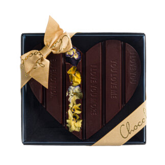 Südamekujuline tumedast šokolaadist tahvel krōbeda küpsisega-Heart shaped dark chocolate tablet with crispy cookies
