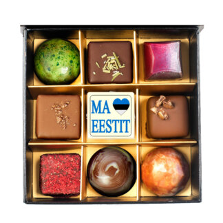 Must kommikarp 9 šokolaadiga Ma Armastan Eestit - Black gift box with 9 chocolates I love Estonia