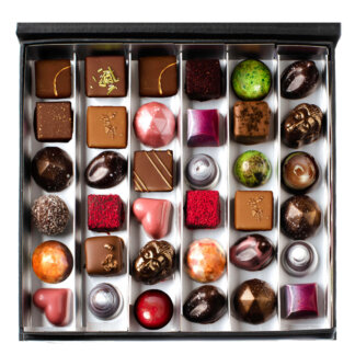 36 kommiga must karp-Black chocolate box with 36 chocolates-2024