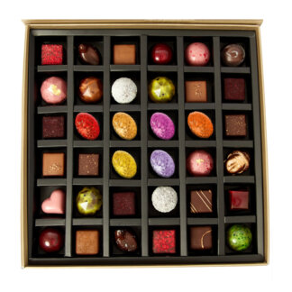 Kuldne-kommikarp-36-šokolaadiga-Lihavotted-Easter-Golden-gift-box-with-36-chocolates